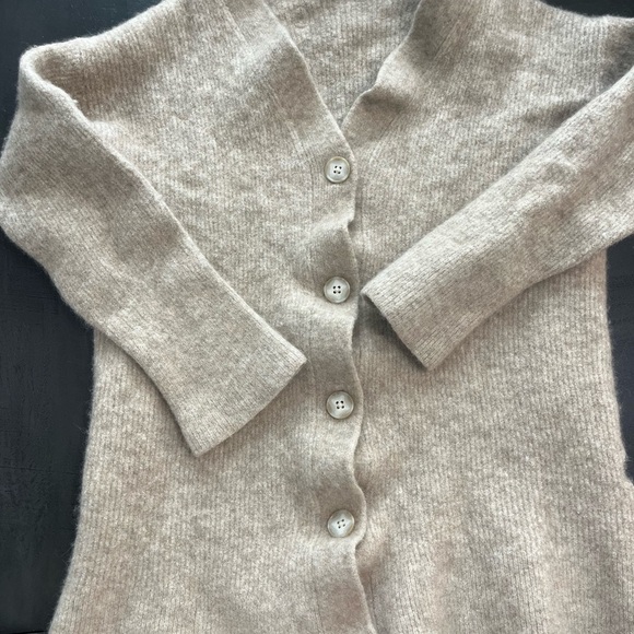 Aritzia Sweaters - Aritzia Babaton Women’s Camel Brown Ribbed Merino Wool Blend Cardigan Sweater XS